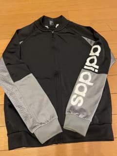 adidas 薄手の上着　140cmのサムネイル