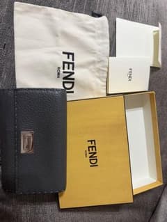 fendi peek a boo 長財布 三つ折財布のサムネイル