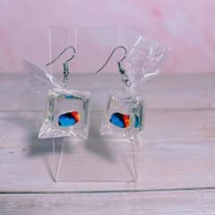 カラフル樹脂お魚のピアス ハンドメイドのサムネイル