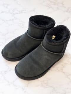 【美品】UGG クラシックミニII ブラック 24cm 1016222のサムネイル