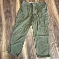 GU オリーブ カーゴパンツのサムネイル