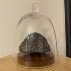 ふふ河口湖　富士山の溶岩石、sghr共同制作のガラスドーム、木製プレートのセット ふふ河口湖 富士山の溶岩石、sghr共同制作のガラスドーム、木製