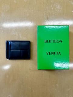 【超美品】BOTTEGA VENETA ボッテガヴェネタ マネークリップ 財布のサムネイル