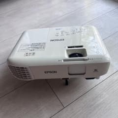 【メルカリ市特別価格】ケース付き EPSON EB-S05プロジェクター プロジェクター】EPSON エプソン EB-S05 リモコン・ケーブル付 本体