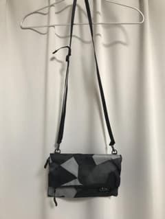 kiu サコッシュ カモフラージュ モノートーンのサムネイル