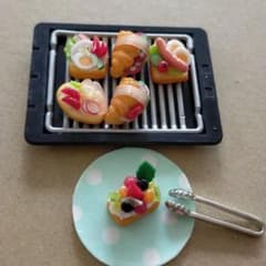 惣菜パン　フルーツパウンドケーキ　ミニチュアスイーツのサムネイル