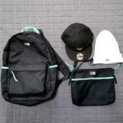 NEW ERA 4点 バックパック、サコッシュ、キャップ、ニット帽子のサムネイル