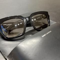 美品 SAINT LAURENT サングラス 眼鏡 ブラック ケース付きのサムネイル