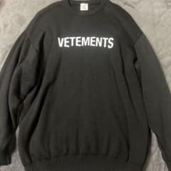 【美品】VETEMENTS  フロントロゴ  ニットのサムネイル