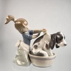 B119 リヤドロ 陶器 フィギュリン きれいにしましょうね 少女と犬 置物 B119 リヤドロ 陶器 フィギュリン きれいにしましょうね 少女と犬 置物