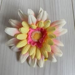 新品.未使用☆ フラワーピン.ゴムのサムネイル