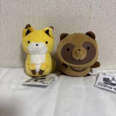 タヌキとキツネ カバンに付けられるでっかいぬいぐるみ 2種セットのサムネイル