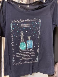 香水ボトルプリント Tシャツ ネイビーのサムネイル