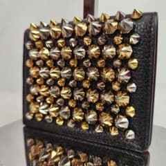 ✨極美品✨Christian louboutin 折り財布 スタッズ クリスタル ✨極美品✨Christian louboutin 折り財布 スタッズ クリスタル - メルカリ