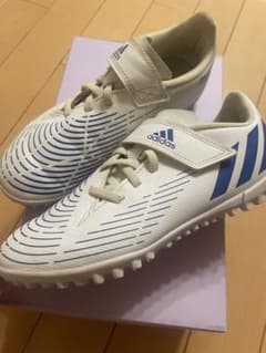 adidas サッカー　トレーニングシューズのサムネイル