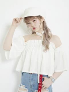 one spo チョーカー付きベアショルTOPSのサムネイル
