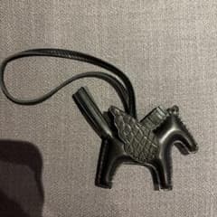 エルメス ブラック クロコ型押しペガサスチャーム 箱付き HERMES クロコ型押しペガサス チャーム ブラック - メルカリ