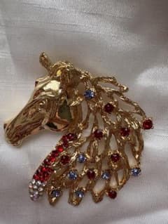 馬の頭部ブローチ 金色 ストーン付きのサムネイル