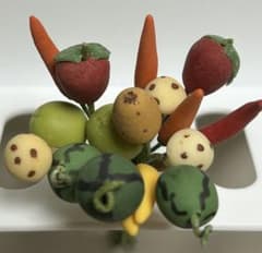 リアルで可愛いミニチュアのフルーツと野菜のセット 17本のサムネイル