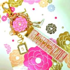 CHANEL 20:26母の日限定❣️ノベルティカメリアチャーム - メルカリ