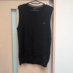 FRED PERRY ブラック ベスト Mのサムネイル