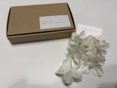 フラワーアシンメトリーイヤリング ブライダルのサムネイル