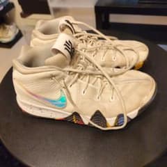 Nike Kyrie 4 バスケットボールシューズのサムネイル