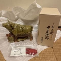 信楽焼　牛の置物のサムネイル
