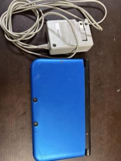 Nintendo 3DS LL ブルー×ブラック 本体のサムネイル