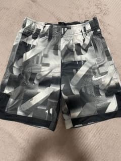 NIKE DRI-FIT ハーフパンツ Sサイズのサムネイル