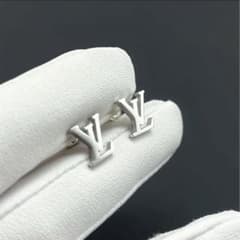 LV ピアス 片耳のサムネイル
