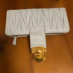 Miu Miu ホワイトキルティング長財布のサムネイル