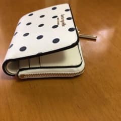 ケイトスペード2つ折り財布のサムネイル