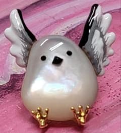新品 ヴァンドームブティック ピンブローチ 白蝶貝 シマエナガ - メルカリ