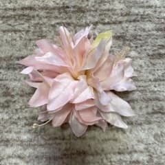 フラダンスピンクの花ヘアアクセサリーのサムネイル