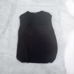 UNIQLO ノースリーブ タンクトップ ブラックのサムネイル