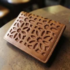 【新品未使用】genten カットアウトデザイン 名刺入れ 未使用級美品♡gentenゲンテン レザーフラワーカットワークカード