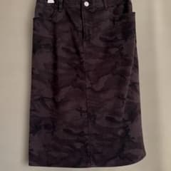 シックな迷彩柄スカート
