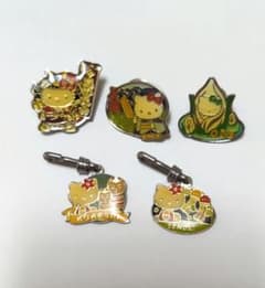 レア レトロ ハローキティ ご当地 限定 ピンバッジ、チャームセット