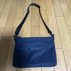 お値下げ　 AIGLE ネイビー ショルダーバッグのサムネイル
