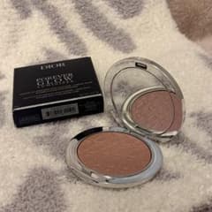 新作♡ ディオールスキンフォーエヴァーグロウルミナイザー 831