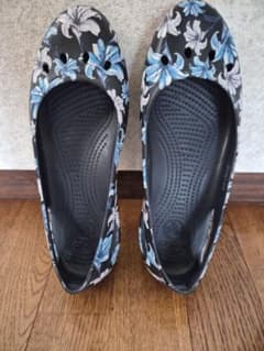 Crocs サンダル 花柄 W9　25.5のサムネイル