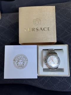 日本未発売　VERSACE 腕時計のサムネイル