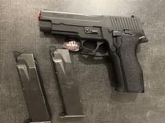 【美品・マガジン×2】東京マルイ p226 E2 ガスブロ　動作品 箱説明書のサムネイル