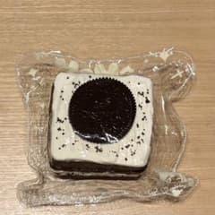 MoMo　スクイーズ　ケーキ　モレモ（オレオ）　ブルーベリー　シリーズ専用箱付き MoMo モモ スクイーズ ケーキ オレオ モレモ - メルカリ
