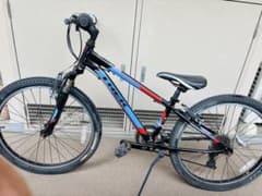 【立川市近郊引渡し】Trek マウンテンバイクMT220 24インチ　キッズ Trek MT220キッズバイク 24インチ 3×7段変速 【引き取り限定】 - メルカリ