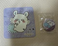 [Anonymous Shipping] Chiikawa Cafe Coaster & Kura 2025 Can Badge Momonga Set 1