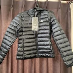 adidas ダウンアウター　新品未使用タグ付きのサムネイル