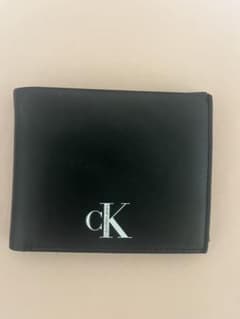 カルバンクラインジーンズ　二つ折り財布のサムネイル