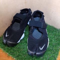 【美品】☆Nike エアリフト 25cm ブラック サンダル 足袋型　人気モデルのサムネイル